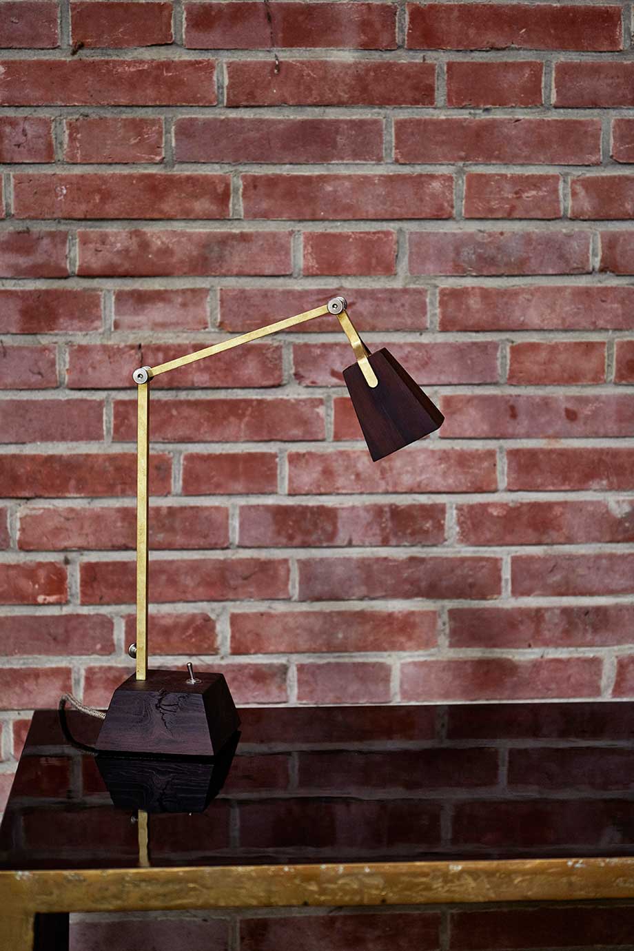 Xylit — Tisch, Hocker und Lampe – Tischlerarbeit Jasper Seemann